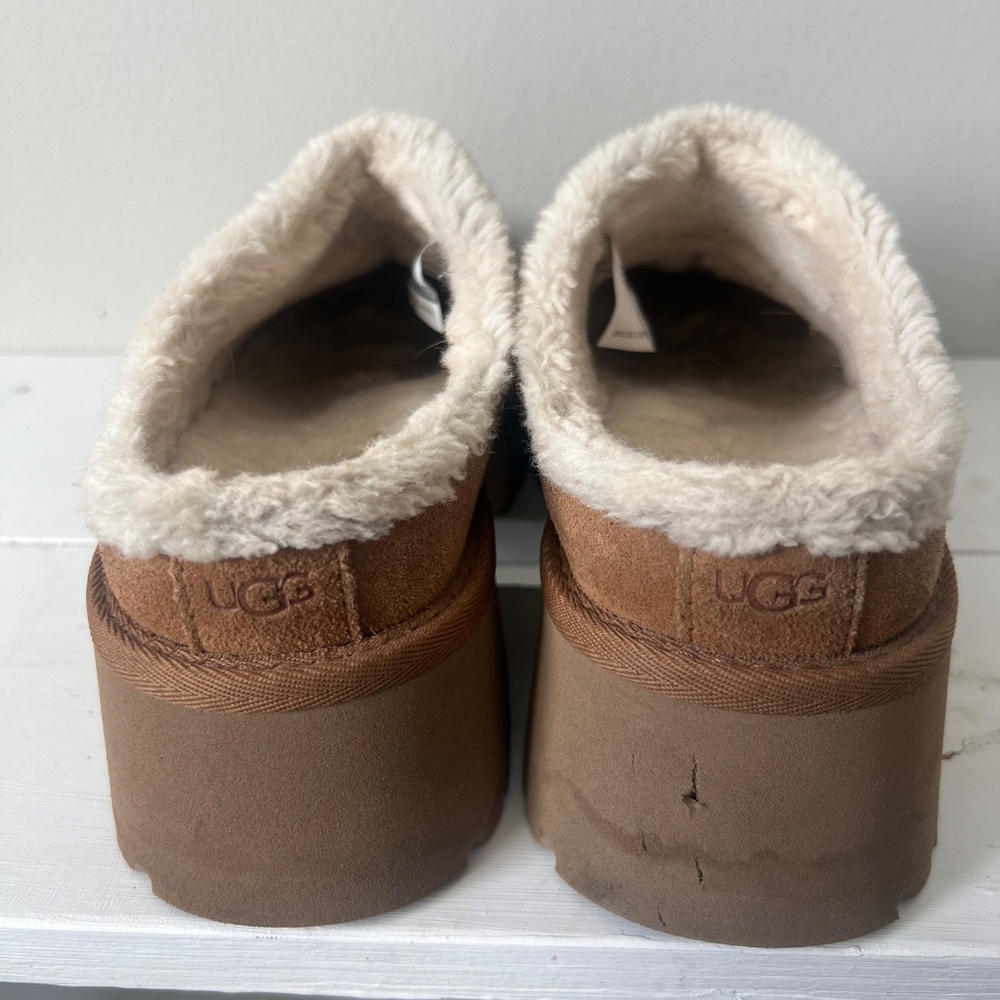 Ugg Clogs - Picture 3 of 5